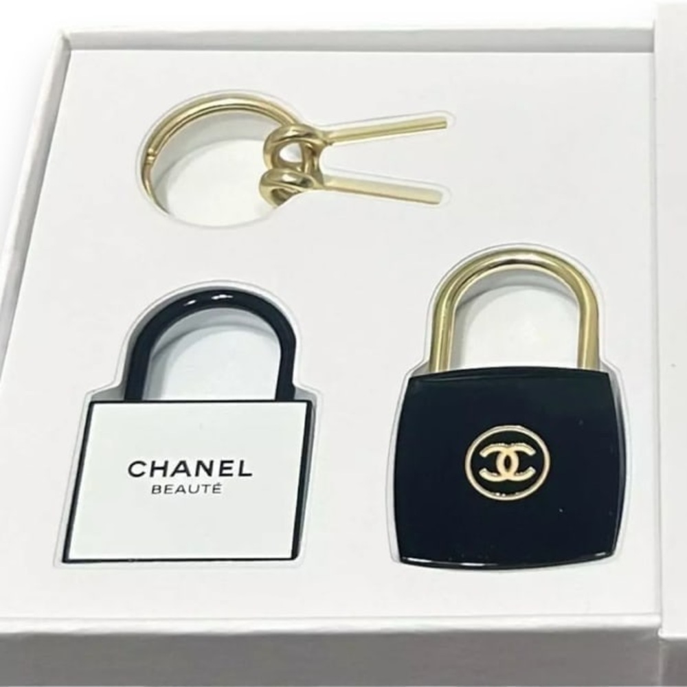 CHANEL 2Pc Black & White Lock/Keys & Original Box (lac)